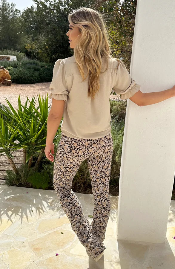 Classic Vintage Trousers with a Flattering Fit