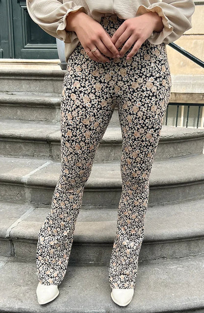 Classic Vintage Trousers with a Flattering Fit