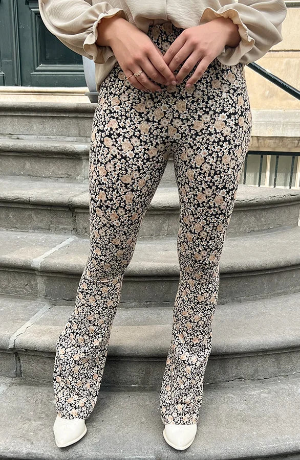 Classic Vintage Trousers with a Flattering Fit