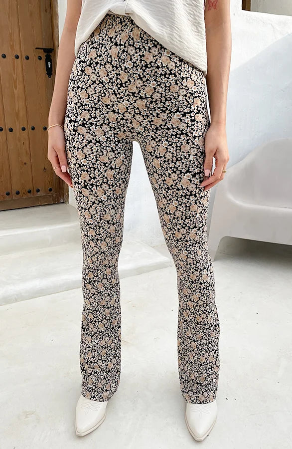 Classic Vintage Trousers with a Flattering Fit