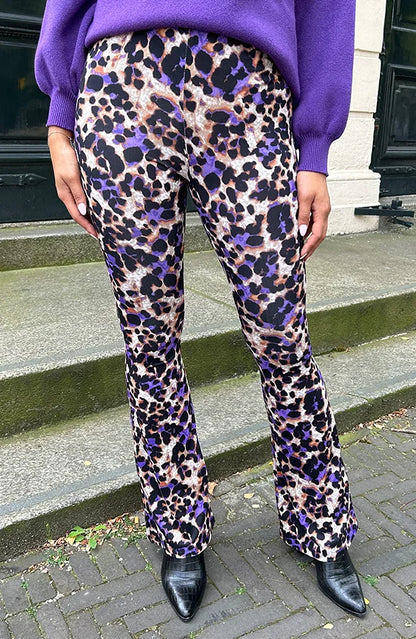 Elegantly Styled Trousers for Everyday Wear