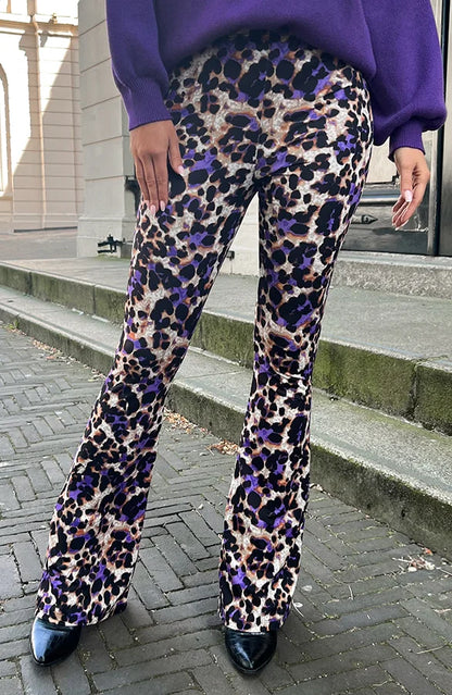 Elegantly Styled Trousers for Everyday Wear