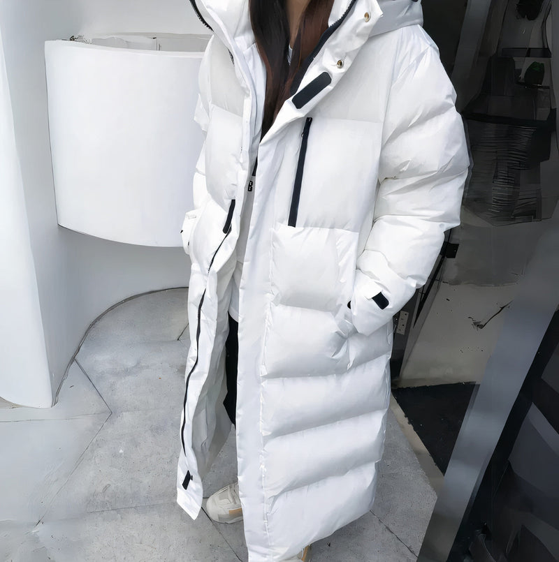 Well Tailored Coat with a Graceful Silhouette