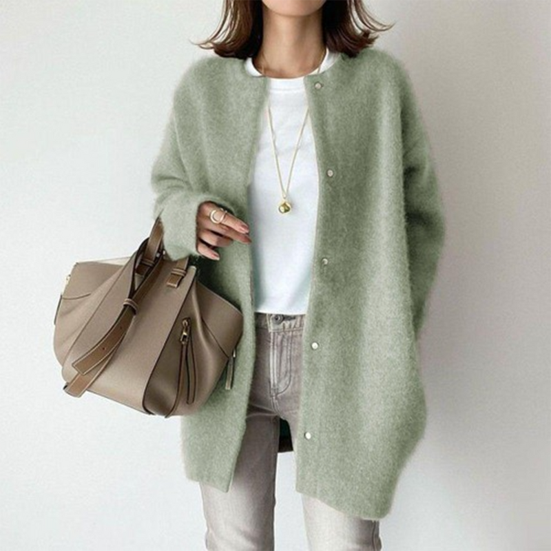 Well Tailored Coat with a Graceful Silhouette