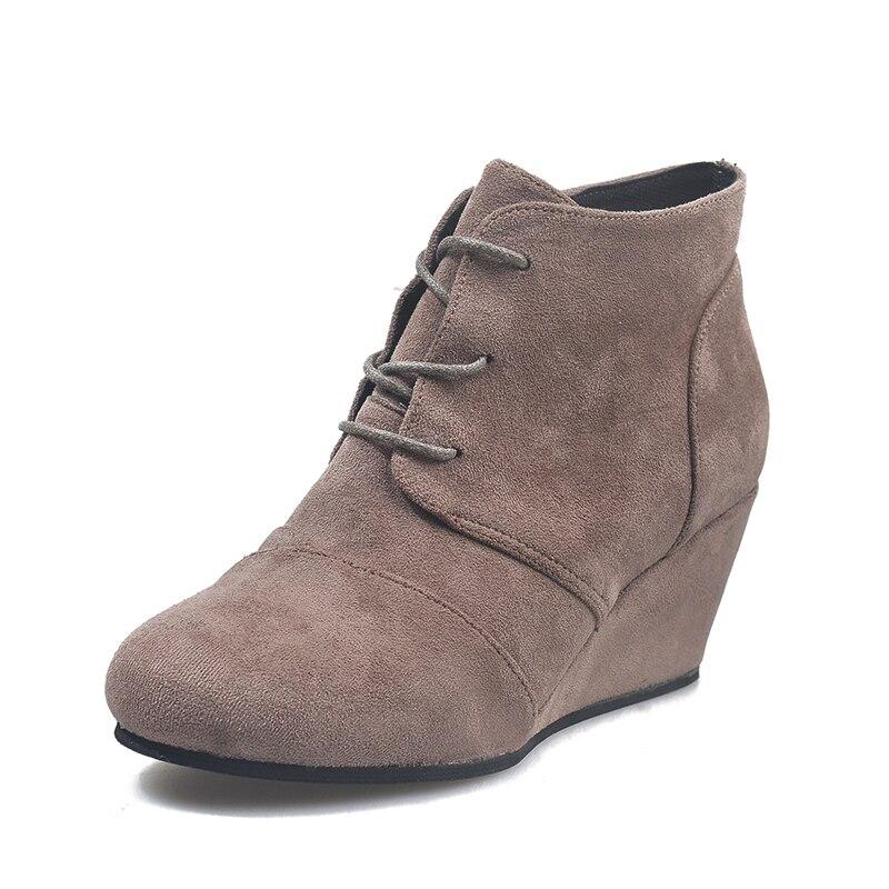 Graceful Orthopedic Shoes for Modern Look