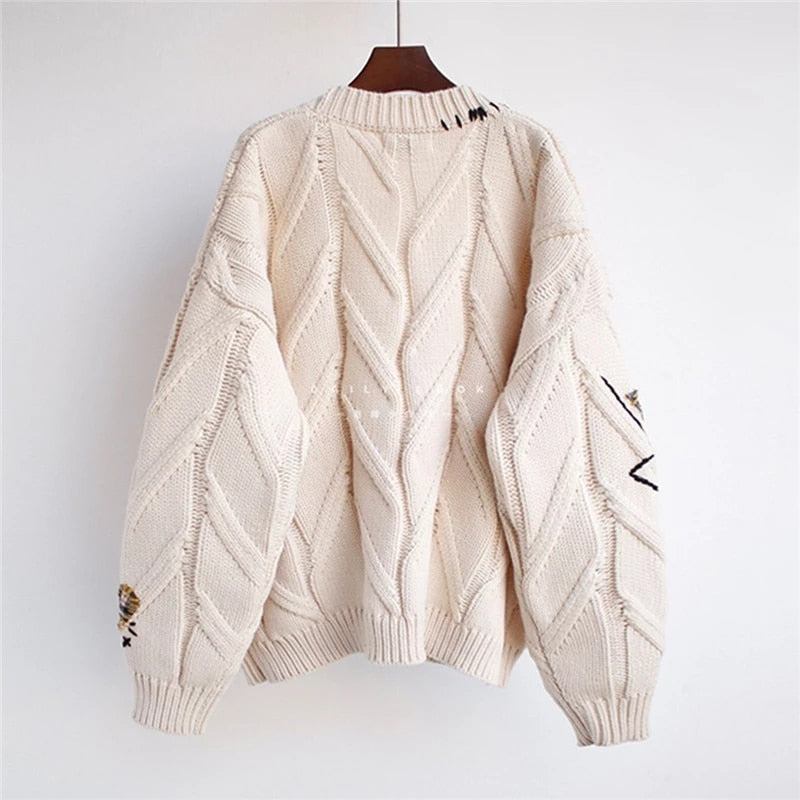 Effortlessly Elegant Sweater with a Timeless Design