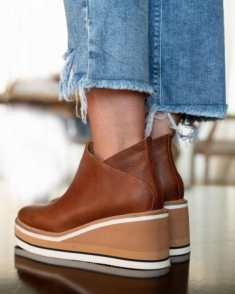 Graceful Orthopedic Boots for Modern Look
