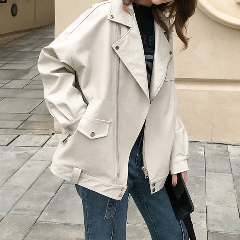 Well Tailored Jacket with a Graceful Silhouette
