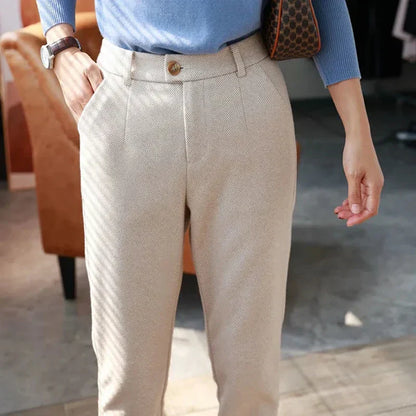Elegantly Styled Trousers for Everyday Wear