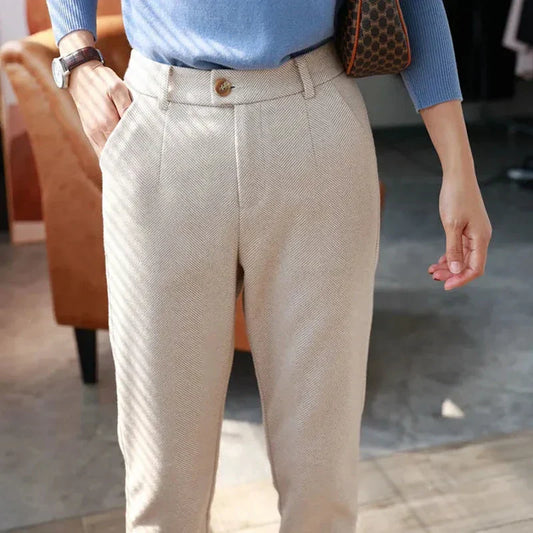 Elegantly Styled Trousers for Everyday Wear