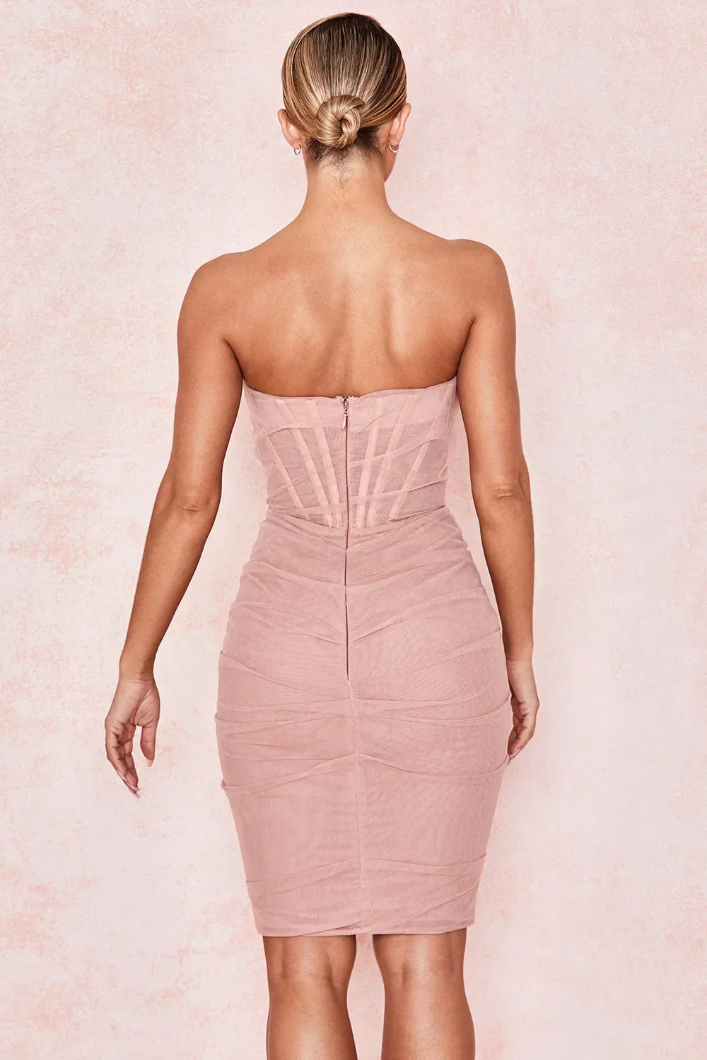 Well Tailored Dress with a Graceful Silhouette