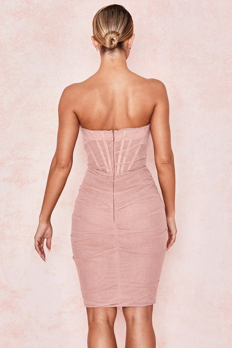 Well Tailored Dress with a Graceful Silhouette