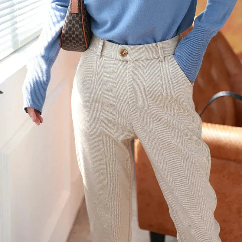 Elegantly Styled Trousers for Everyday Wear