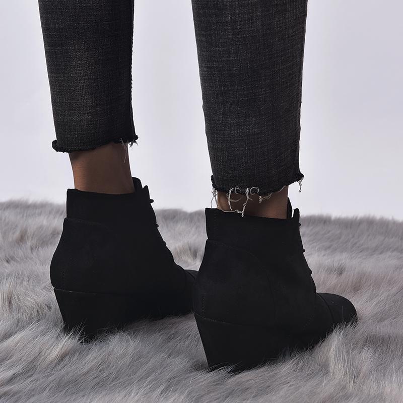 Graceful Orthopedic Shoes for Modern Look