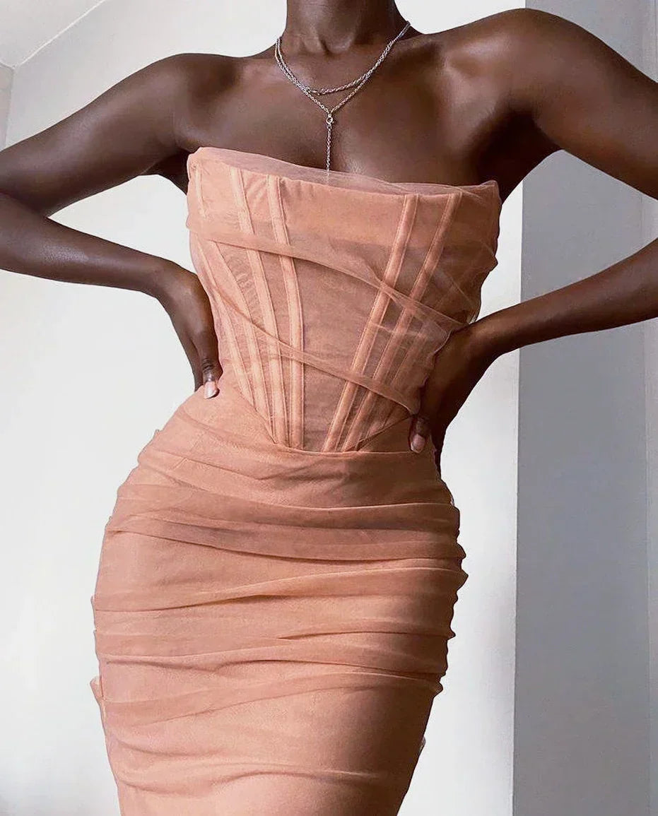 Well Tailored Dress with a Graceful Silhouette