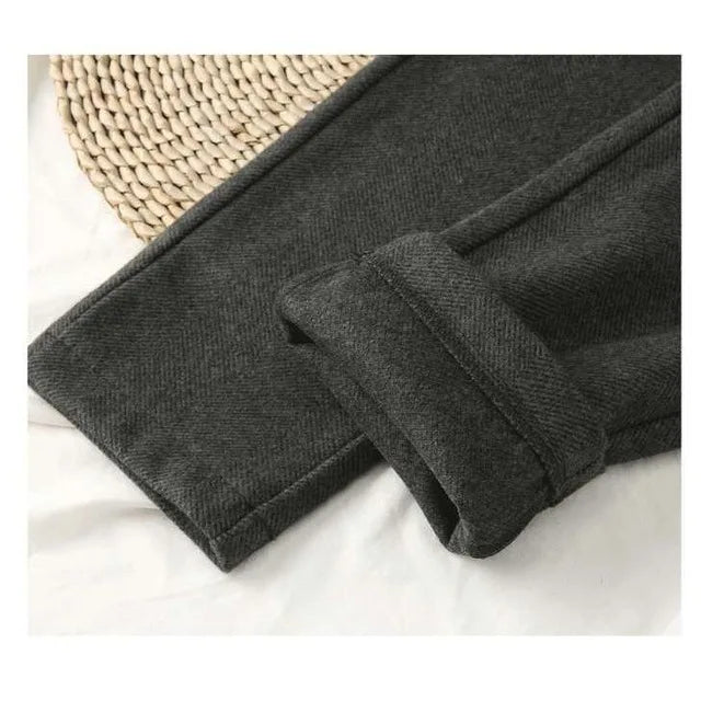 Elegantly Styled Trousers for Everyday Wear