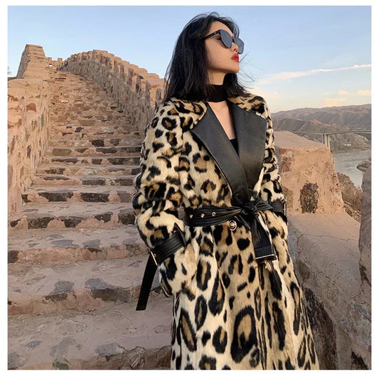 Well Tailored Coat with a Graceful Silhouette