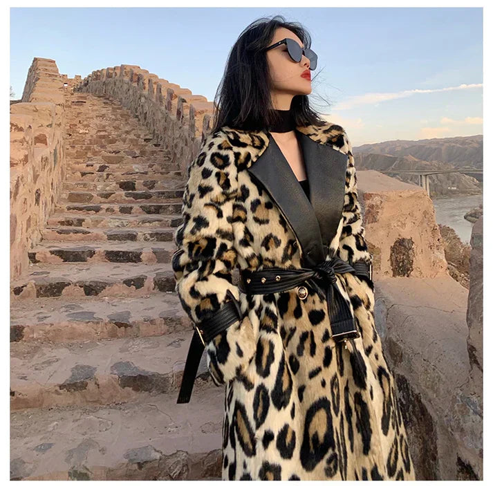 Well Tailored Coat with a Graceful Silhouette