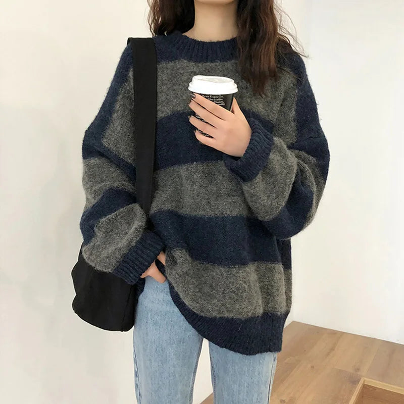 Well Tailored Sweater with a Graceful Silhouette