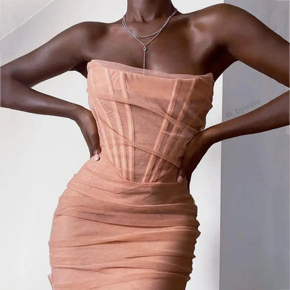 Well Tailored Dress with a Graceful Silhouette