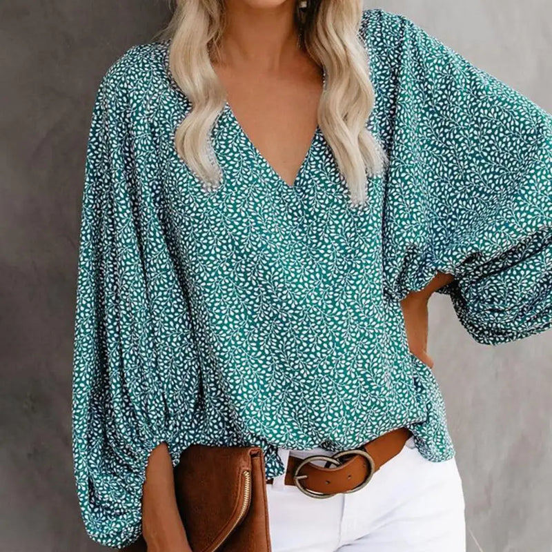 Well Tailored Top with a Graceful Silhouette