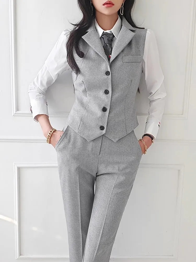 Classic Vintage Trousers with a Flattering Fit