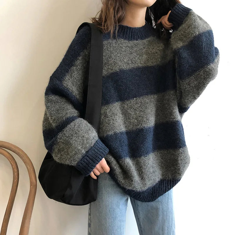 Well Tailored Sweater with a Graceful Silhouette