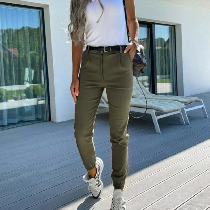 Polished Trousers with an Effortless Classic Look