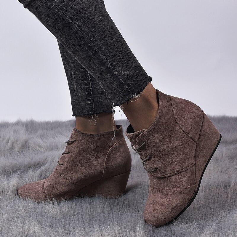 Graceful Orthopedic Shoes for Modern Look