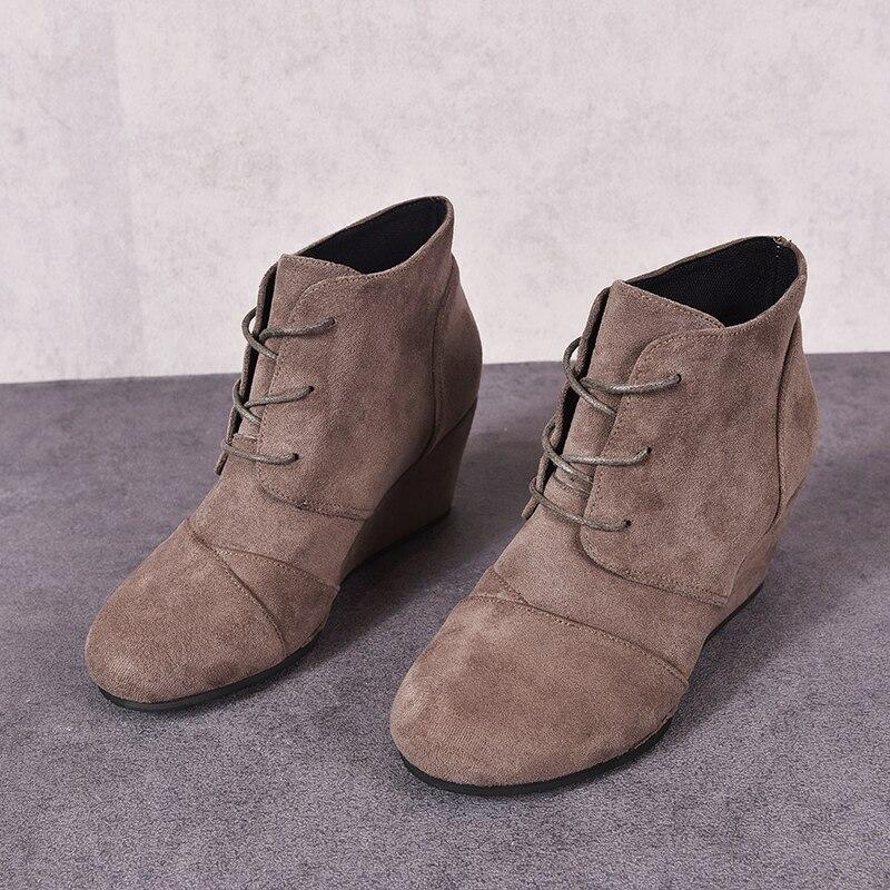 Graceful Orthopedic Shoes for Modern Look