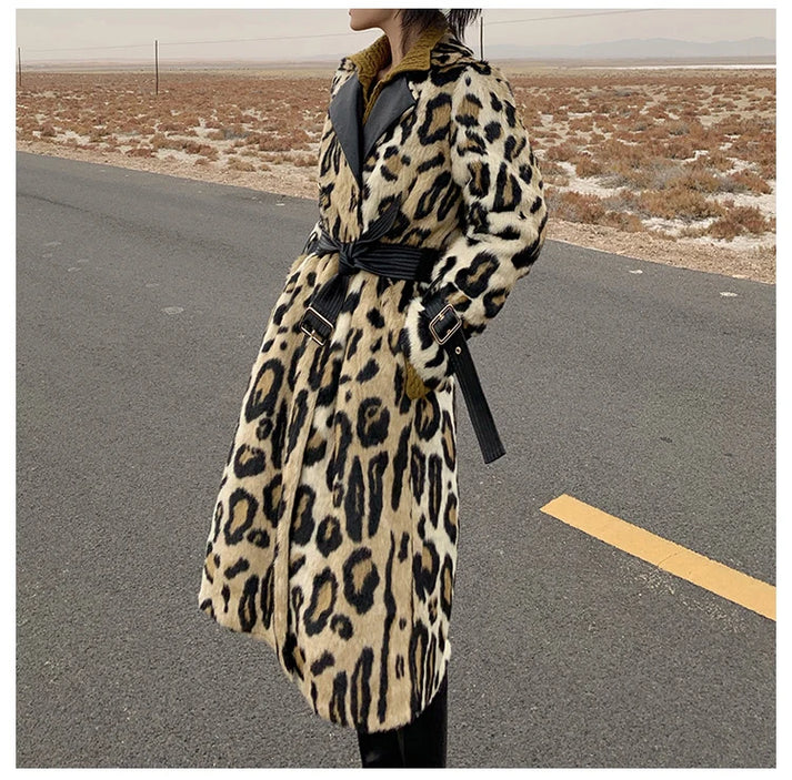 Well Tailored Coat with a Graceful Silhouette