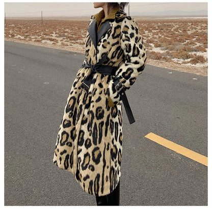 Well Tailored Coat with a Graceful Silhouette