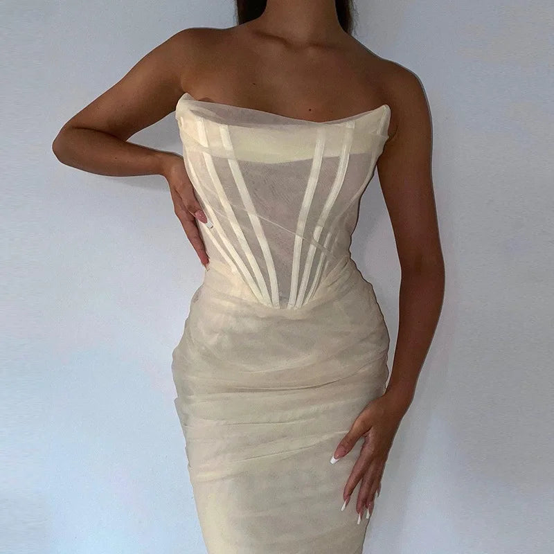 Well Tailored Dress with a Graceful Silhouette