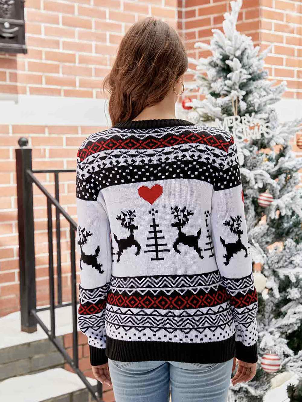 Effortlessly Elegant Sweater with a Timeless Design