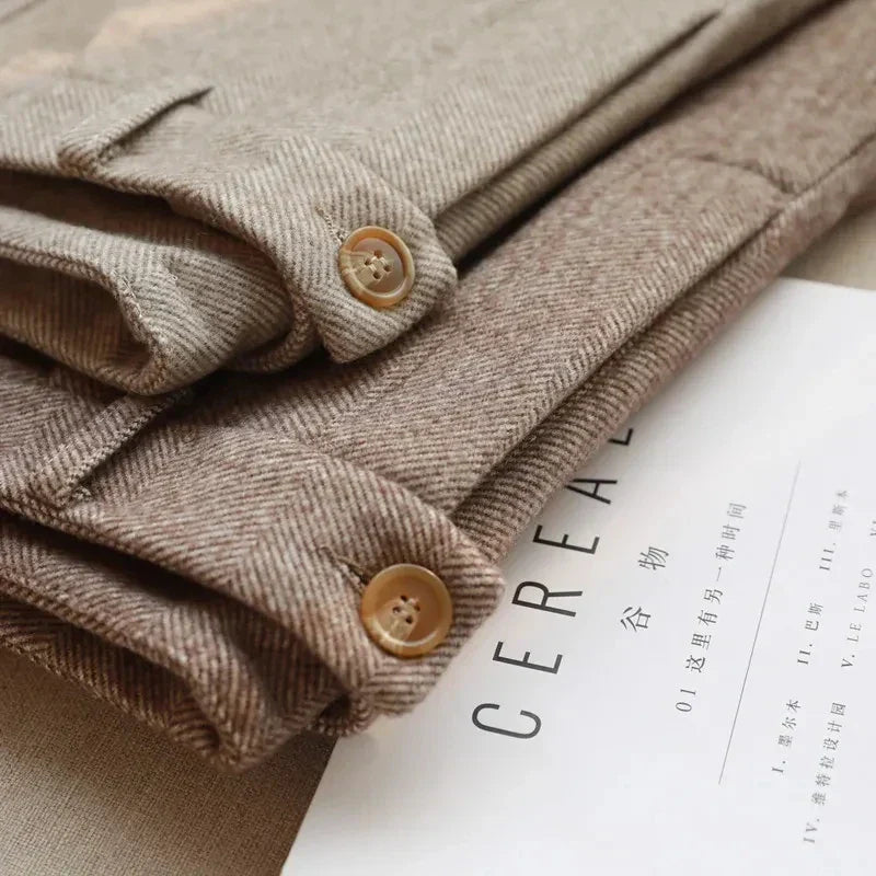 Elegantly Styled Trousers for Everyday Wear