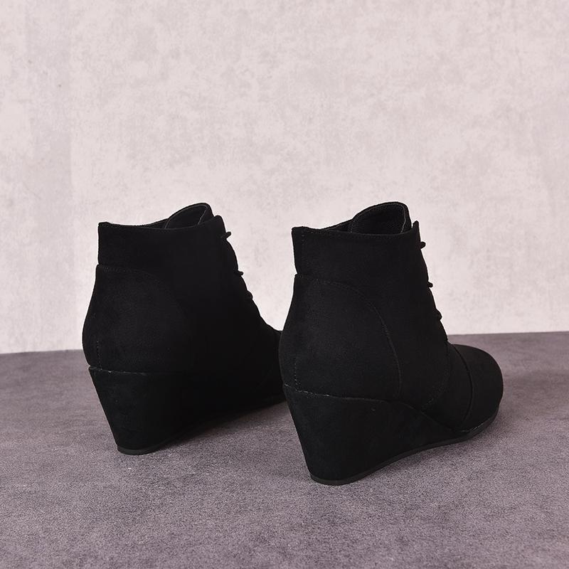 Graceful Orthopedic Shoes for Modern Look