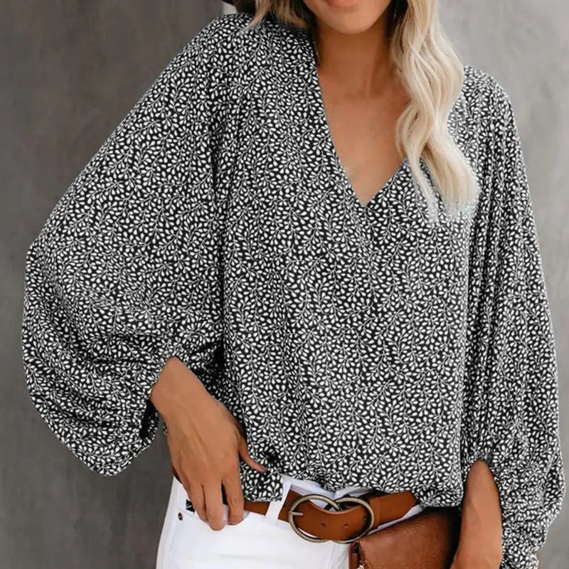 Well Tailored Top with a Graceful Silhouette