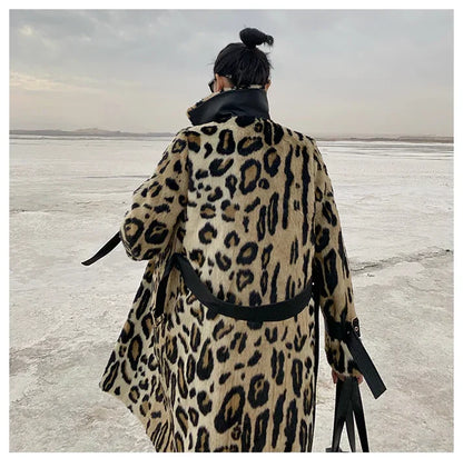 Well Tailored Coat with a Graceful Silhouette