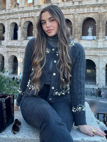 Effortlessly Elegant Jacket with a Timeless Design