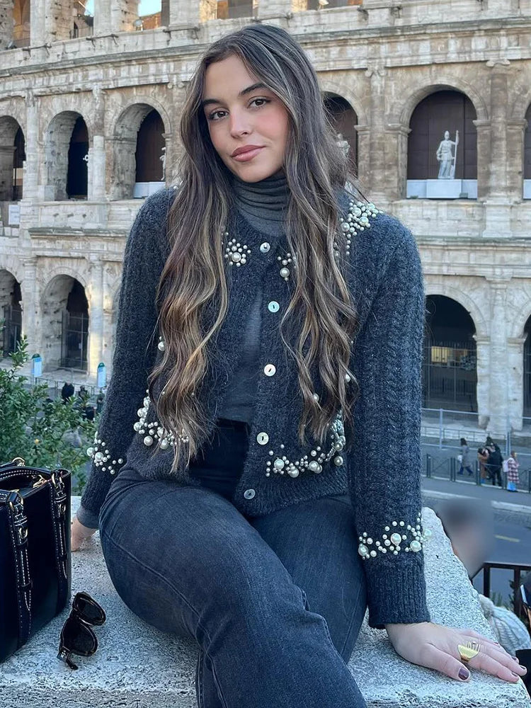 Effortlessly Elegant Jacket with a Timeless Design