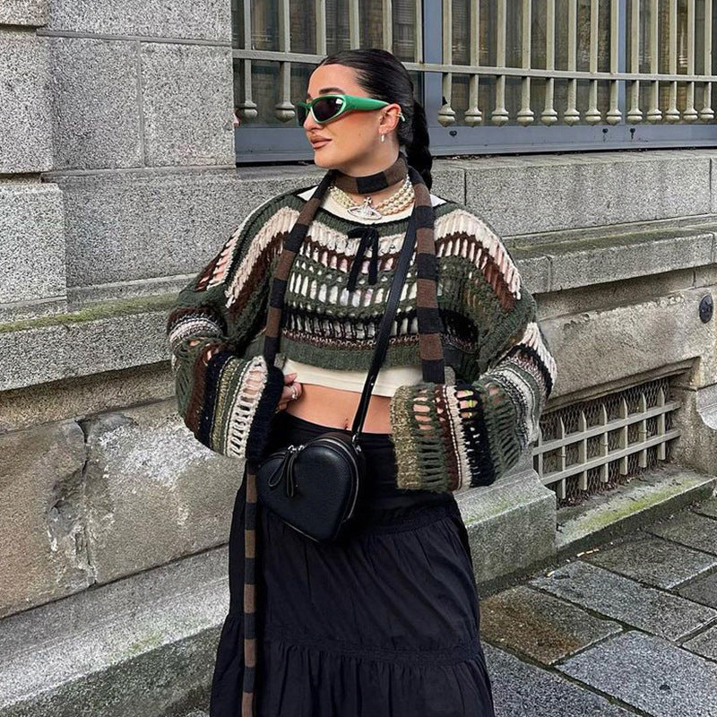 Well Tailored Sweater with a Graceful Silhouette
