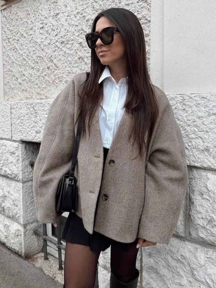 Well Tailored Jacket with a Graceful Silhouette