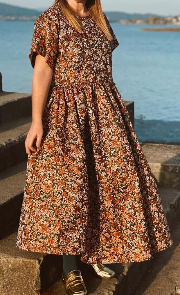 Well Tailored Dress with a Graceful Silhouette
