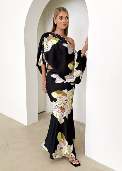 A Vintage Style Top with Delicate Timeless Details