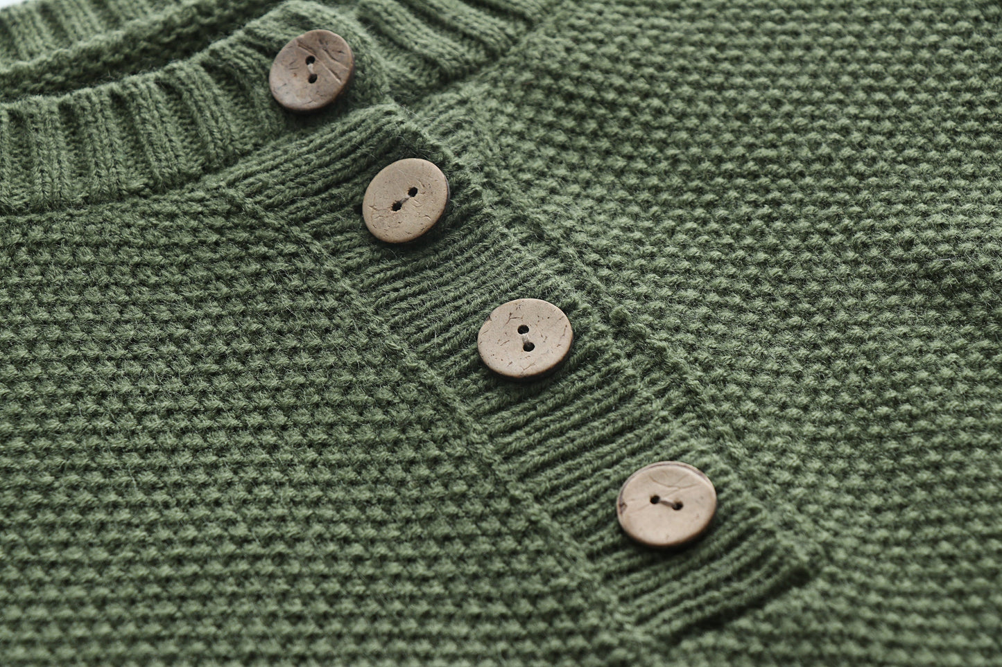 Well Tailored Sweater with a Graceful Silhouette