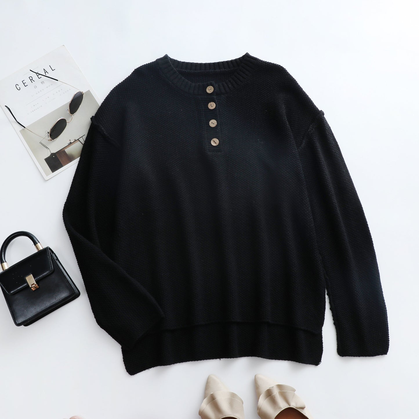 Well Tailored Sweater with a Graceful Silhouette