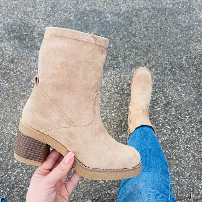 Graceful Orthopedic Boots for Modern Look