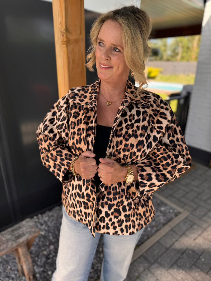 Classic Vintage Jacket with a Flattering Fit
