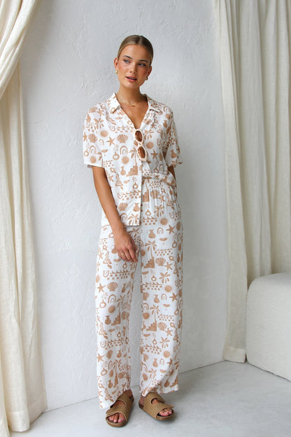 Gracefully Styled Garment for Any Occasion