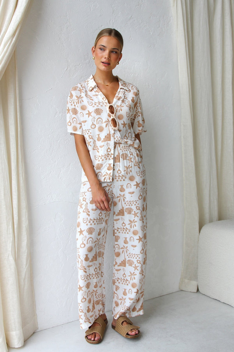 Gracefully Styled Garment for Any Occasion